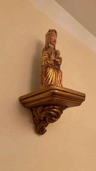Estatua Virgen con niño dorada