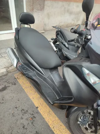 Suzuki Burgman 125cc Maxi-Scooter