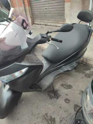 Suzuki Burgman 125cc Maxi-Scooter