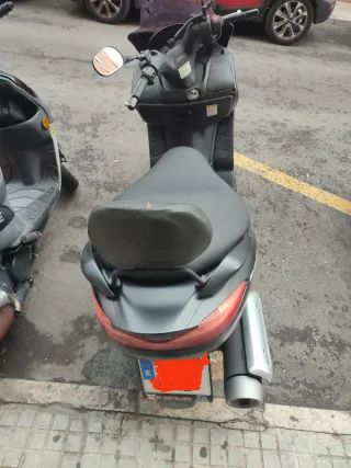Suzuki Burgman 125cc Maxi-Scooter