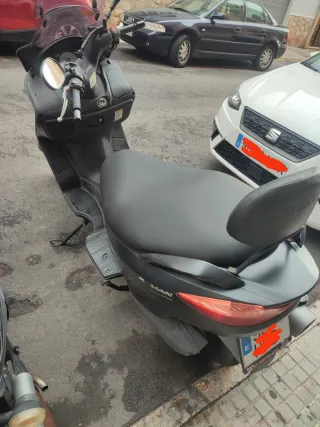 Suzuki Burgman 125cc Maxi-Scooter