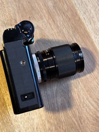 Cámara Canon A1 con accesorios