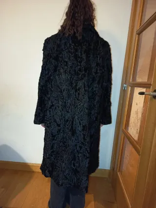 abrigo de piel de animal (Astracán)