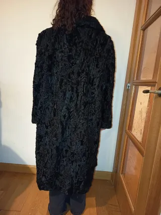 abrigo de piel de animal (Astracán)