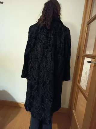 abrigo de piel de animal (Astracán)