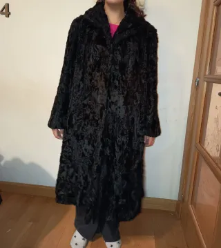 abrigo de piel de animal (Astracán)