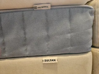 2 colchónes IKEA 90x200 cm.