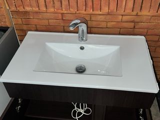 lavabo con grifo automático