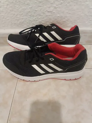 Zapatillas Adidas Negras y Rojas