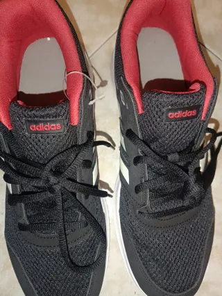 Zapatillas Adidas Negras y Rojas