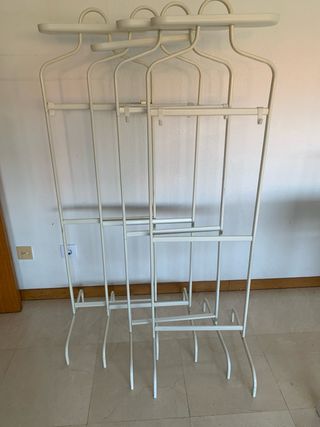 Perchero de pie metálico blanco