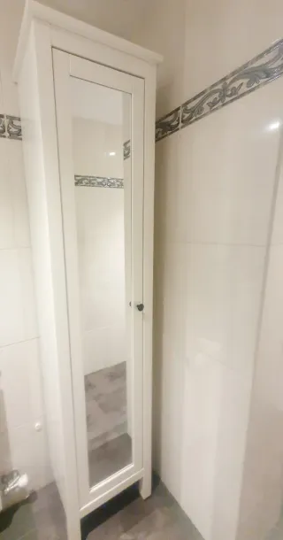 Armario alto baño con espejo Hemnes Ikea
