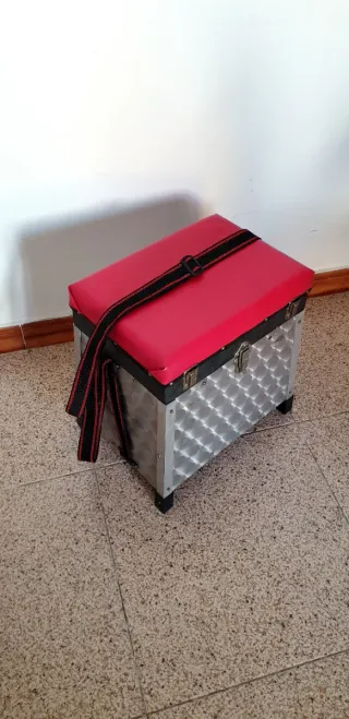 CAJON DE PESCA CON ASIENTO ACOLCHADO
