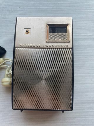 Radio Panasonic años 60 no funciona ,