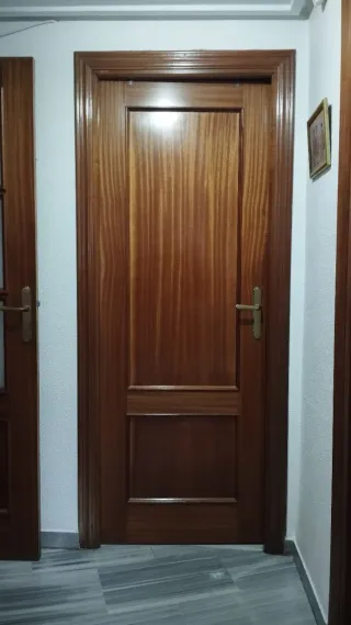 Puertas de paso (7), 3 de ellas con vidriera