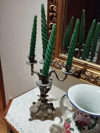 Candelabros y Jarron. Bronce macizo.