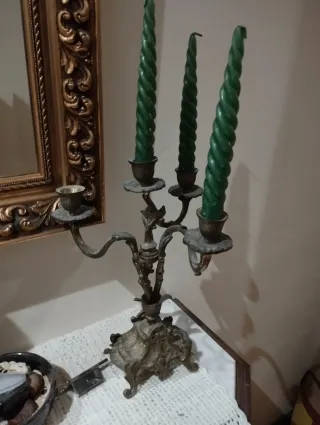 Candelabros y Jarron. Bronce macizo.