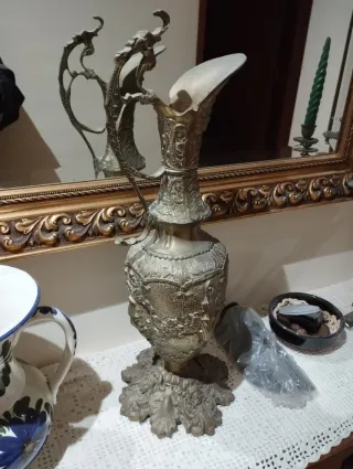 Candelabros y Jarron. Bronce macizo.