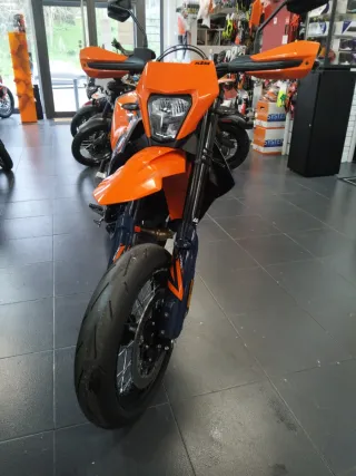 KTM 690 SMC R MODELO 2026