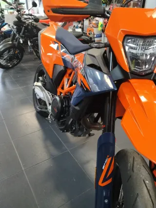 KTM 690 SMC R MODELO 2026
