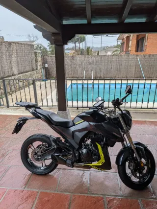 Zontes z2 125 con cajón desmontable