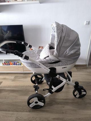 Carrito bebé en muy buen estado.
