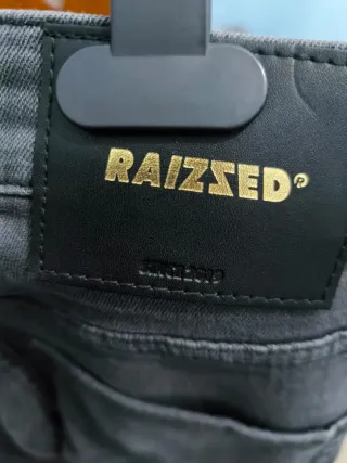 Pantalón pitillo gris Raizzed