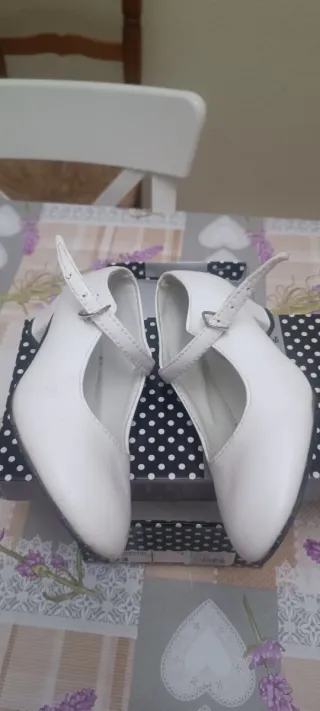Zapatos de fallera/flamenca blancos talla 33