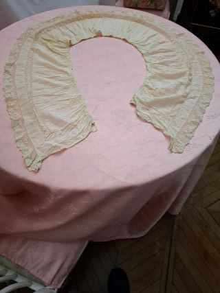 TIRA DE ORGANZA PLISADA, ANTIGUA CON ENCAJE