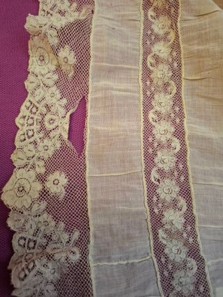 TIRA DE ORGANZA PLISADA, ANTIGUA CON ENCAJE