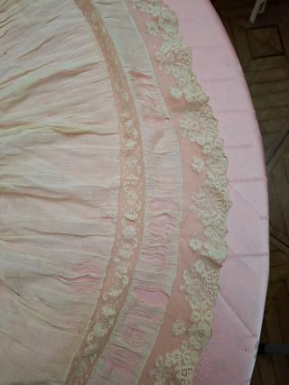 TIRA DE ORGANZA PLISADA, ANTIGUA CON ENCAJE