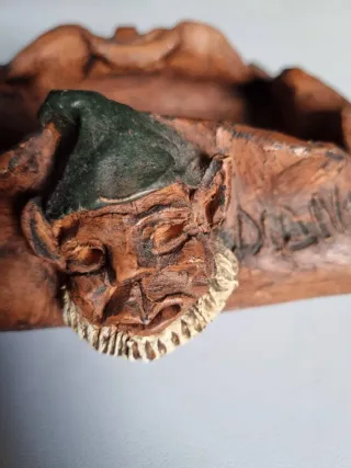 Cenicero mitologico asturiano de "El Diañu"