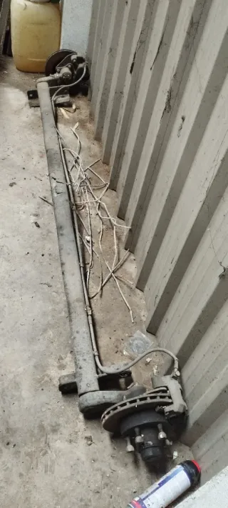 Eje de remolque 1500kg con frenos 5 tornillos