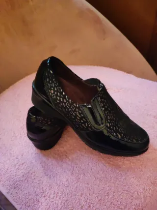 Zapatos Pitillos Negros, bronce y charol