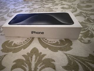 Caja iphone 15 pro max en perfecto estado