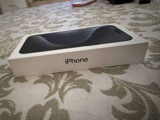 Caja iphone 15 pro max en perfecto estado