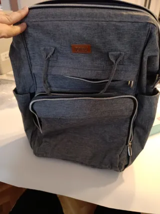 Mochila de trabajo con compartimentos y cargador U