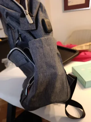 Mochila de trabajo con compartimentos y cargador U