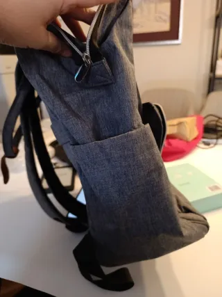 Mochila de trabajo con compartimentos y cargador U