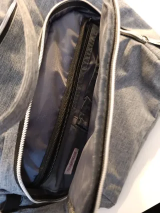 Mochila de trabajo con compartimentos y cargador U