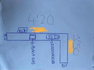 Muebles de cocina blancos y negros