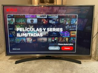 LG 43" 4K UHD Smart TV Como Nueva