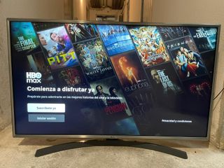 LG 43" 4K UHD Smart TV Como Nueva
