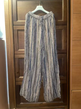 Pantalone beige a righe e riquadri