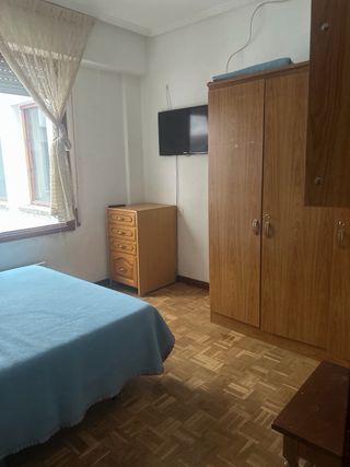 Se alquila habitación