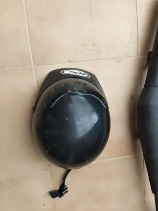 Tubo escape derbi variant y casco