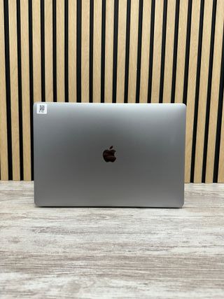 MacBook Pro 15" 2018 i9 16gb 500gb SSD