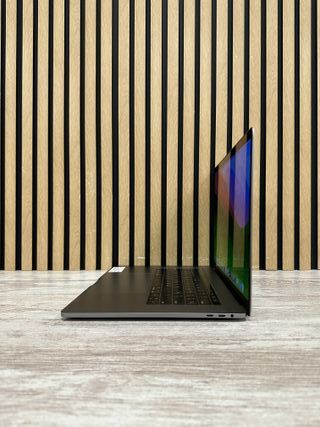MacBook Pro 15" 2018 i9 16gb 500gb SSD
