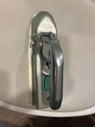 Cabezal de enganche de remolque y rueda de jockey