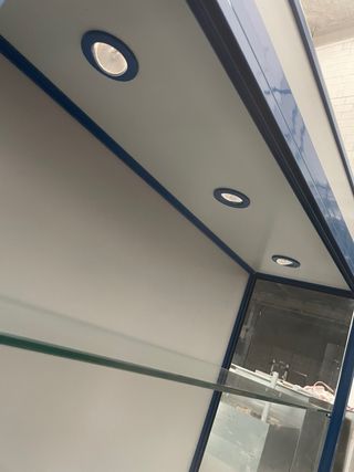 Vitrina cristal y azul